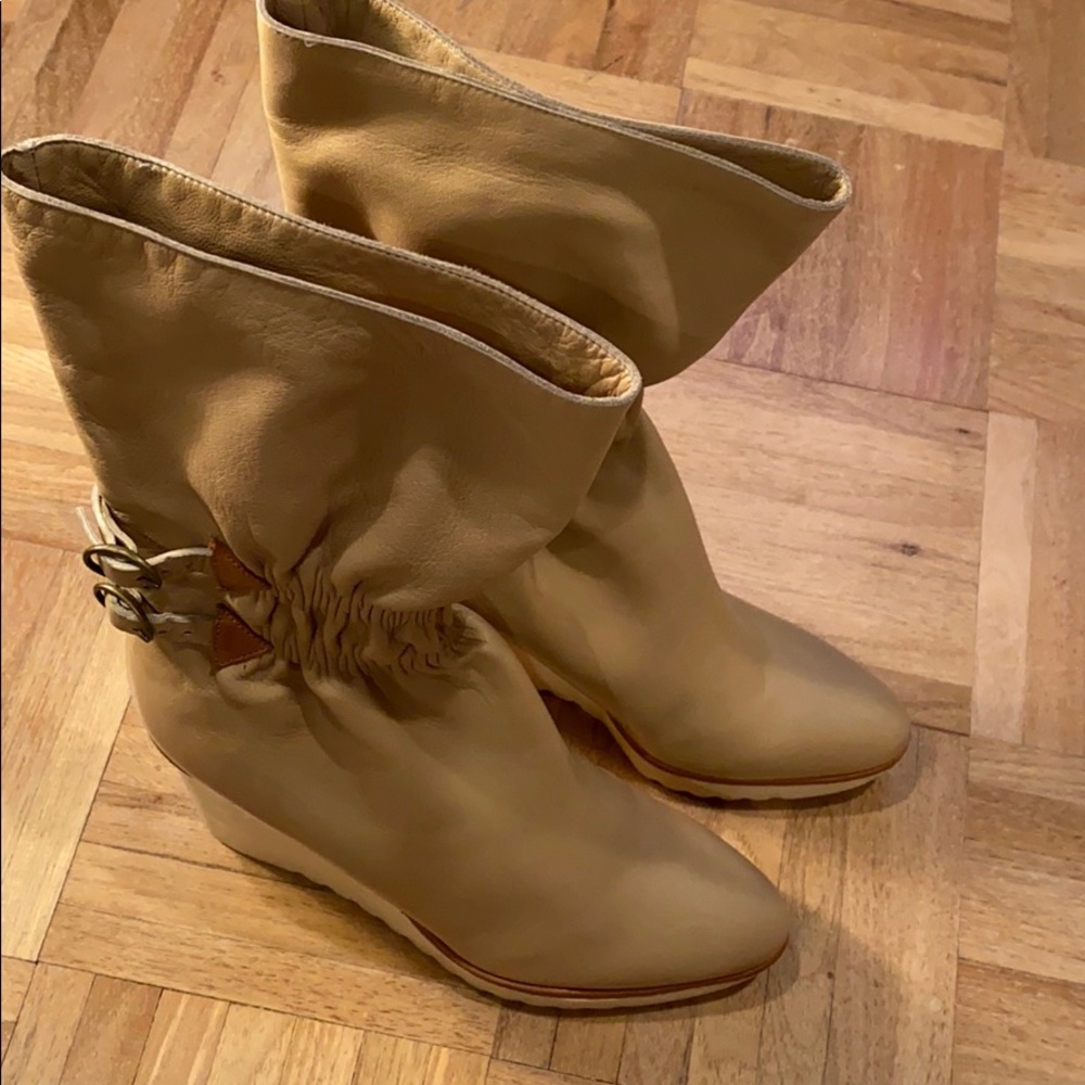 Chloe elegant leather booties, wedged, size 7